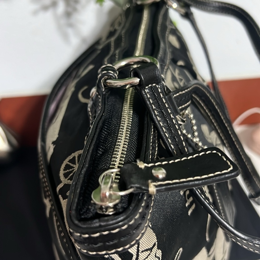 Coach Black and Cream Tote Bag - Picture 4 of 11